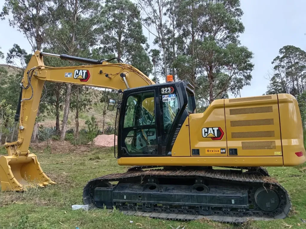 Excavadora CAT 323